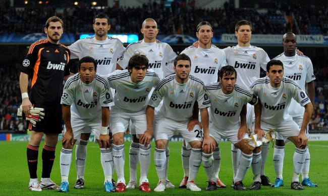 广东男篮在俱乐部杯赛中以90-70战胜广州男篮，小将王洪泽表现突出，阵容实力强劲。（俱乐部杯赛：广东男篮90-70击败广州，王洪泽高光，阵容实力尽显）