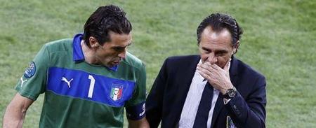 加比亚庆祝米兰团队胜利，呼吁继续前进（加比亚为米兰胜利喝彩，号召球队再接再厉）