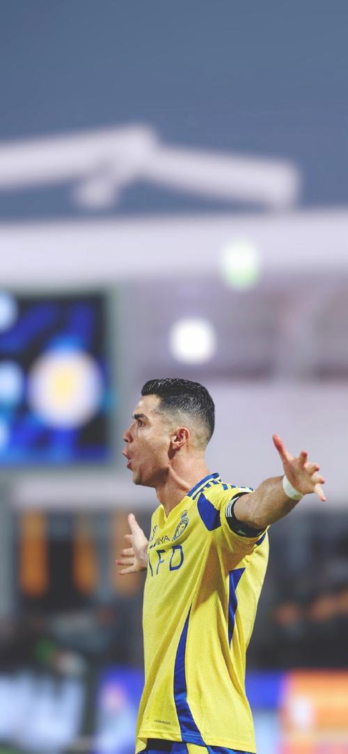 巴媒：奥斯卡告知亲友自己想退役，圣保罗有意邀请他加入幕后（巴媒称奥斯卡已向亲友表达退役意向，圣保罗拟邀其转入幕后工作）