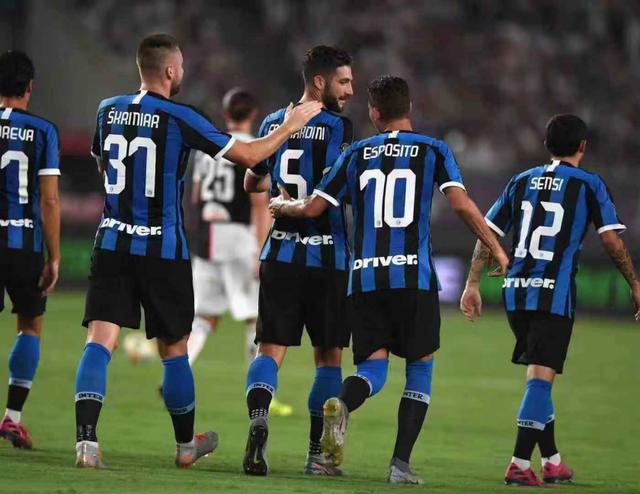 5-0！利雅得胜利开门红，C罗点射创纪录，赛后引领维京战吼（5-0大捷！利雅得胜利迎新季首胜，C罗点球刷新纪录，赛后领衔维京战吼）