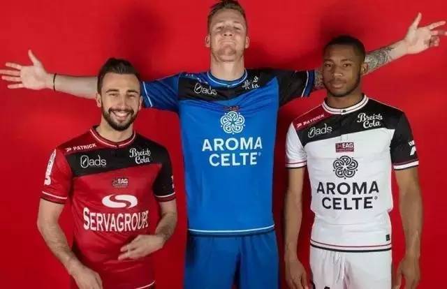 缺兵少将的上海海港，是中超唯一没有输给柔佛新山的球队（人手紧张的上海海港成中超唯一未负柔佛新山的球队）