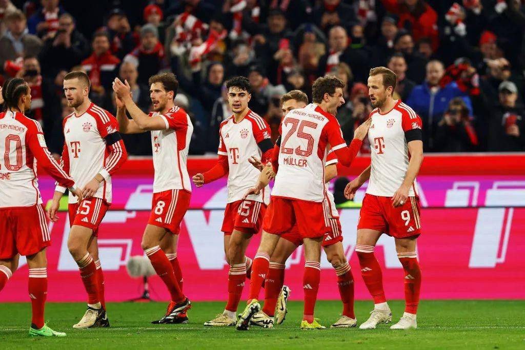 前锋突破造点，射门造成点球机会（前锋突入禁区造点，射门逼出点球）