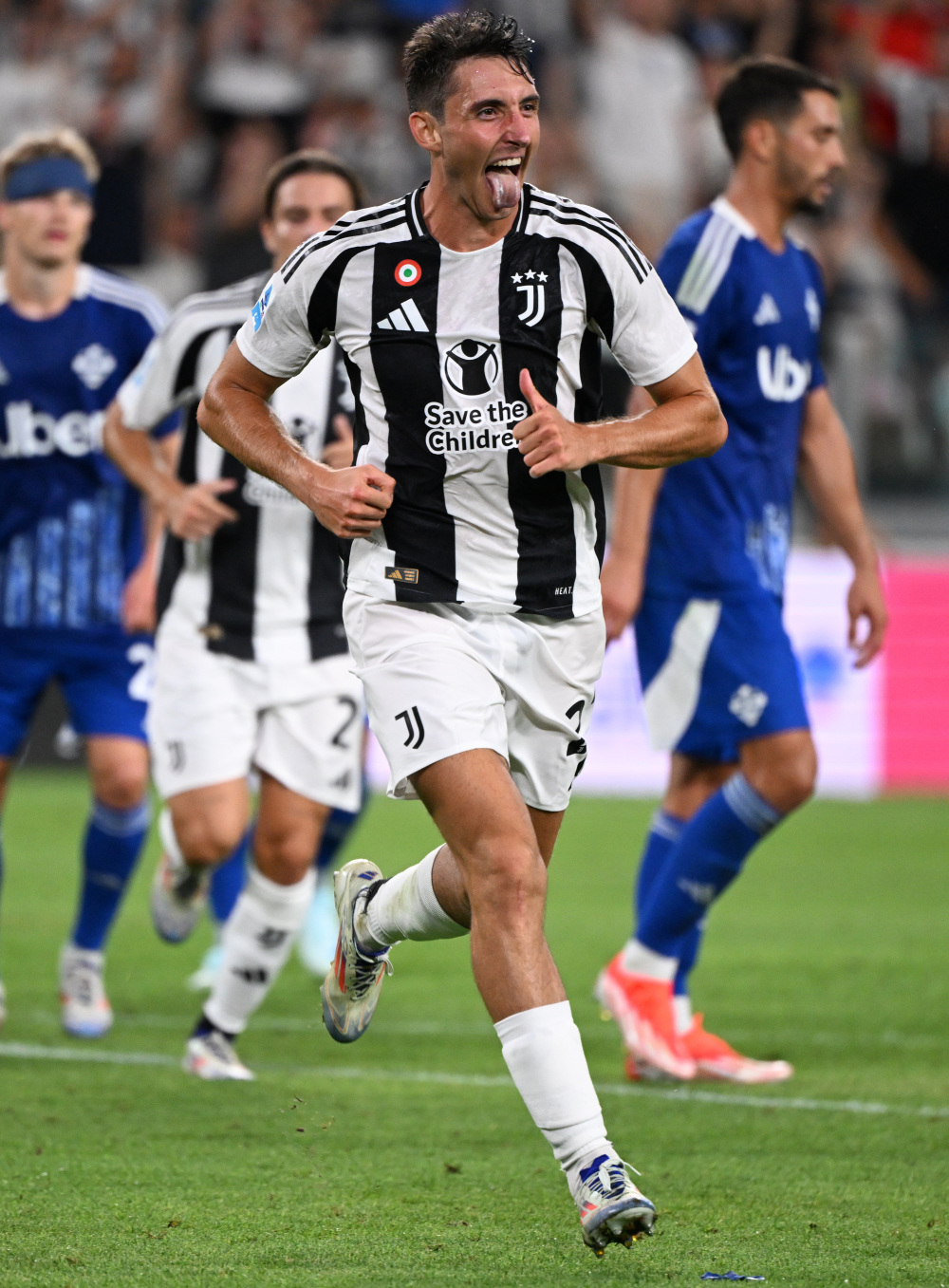 每体：费尔明和德容有望出战贝蒂斯；小白今天造访巴萨训练（每体：费尔明、德容或将出战贝蒂斯；伊涅斯塔今日现身巴萨训练课）